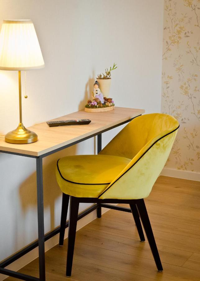 Amber Studio Oradea Apartment Luaran gambar